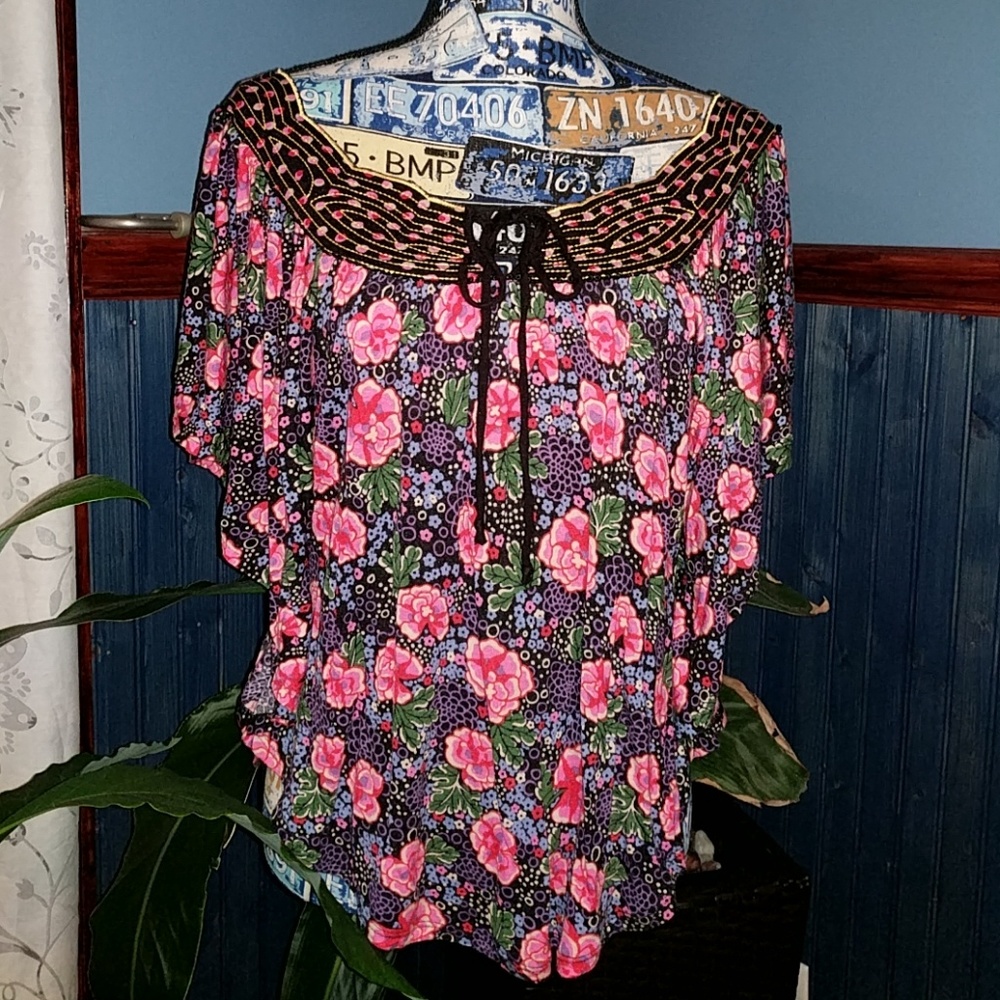 {Anthropology} Rio Rao floral top SZ small ♥️